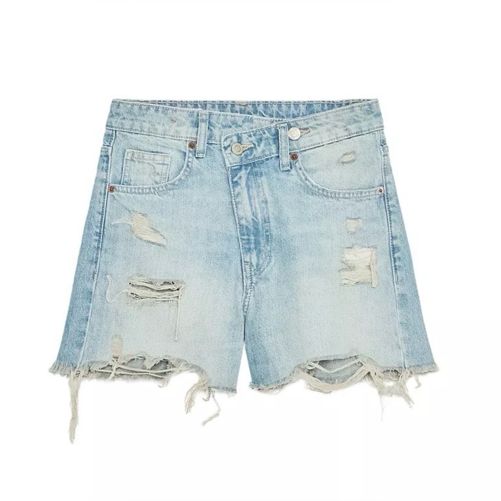 ZARA HIGH-RISE CROSS WAIST MON
FIT TRF DENIM SHORTS
Color: SKY BLUE  26 (US 2)
